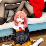 驚き顔のアーニャ ダッチワイフ anyaコスプレ等身大人形 身長、素材選択可能（ビデオ付き、AotumeDoll、105cmボディ） - at40101